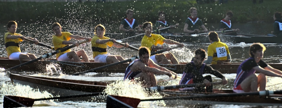 Eerstejaars competitieroeien in C-vieren
