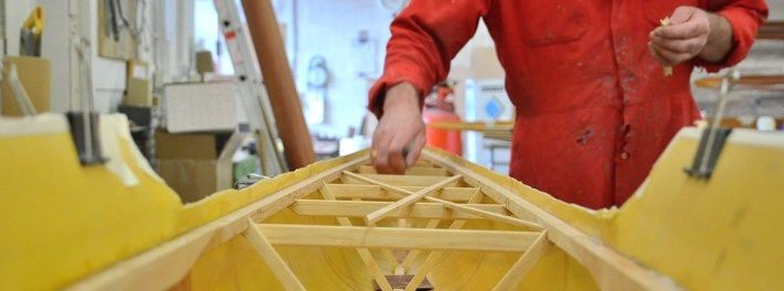 Roeibootreparaties vereisen vakwerk bij Heeres Boat Service Roeibootreparaties vereisen vakwerk bij Heeres Boat Service